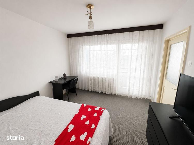 Apartament cu 3 camere semidecomandat, mobilat în Podu Roș