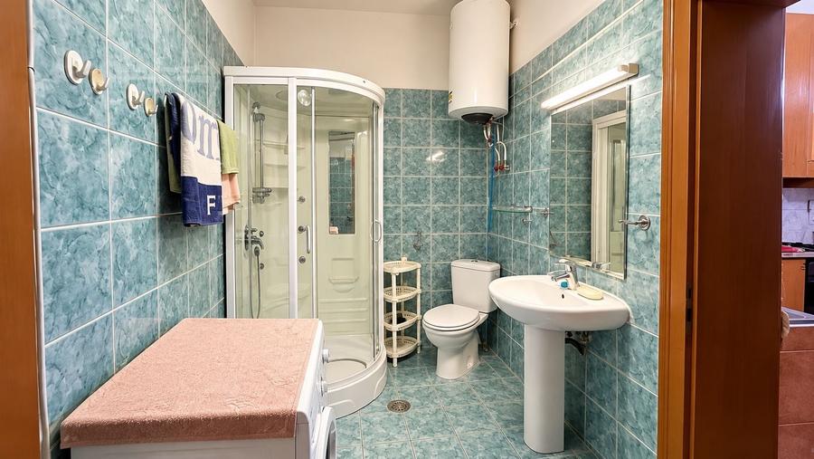 Casă individuală cu 8 camere cu Canalizare în Sibiel