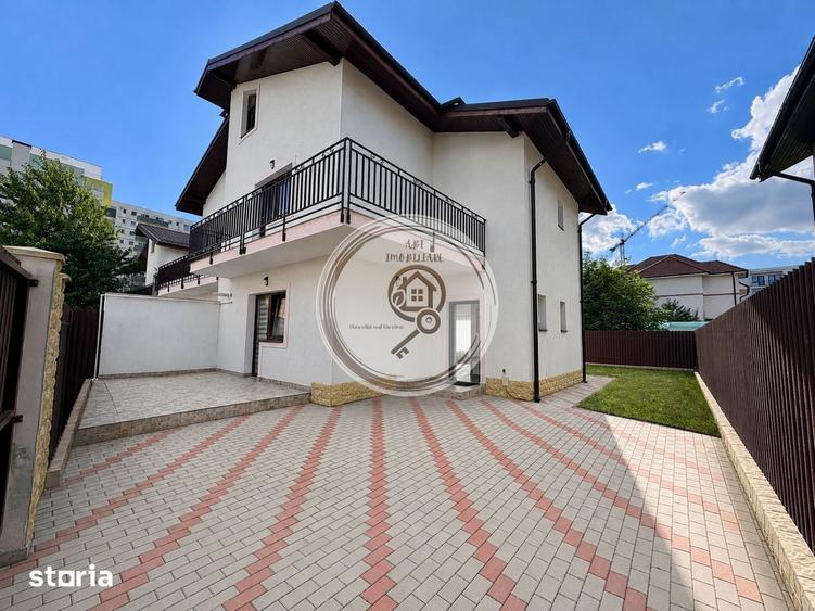Casă cu 4 camere cu Teren 200 Mp în Tractorul
