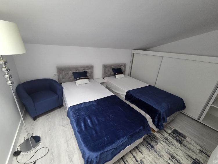 Apartament cu 3 camere decomandat în Exterior Vest