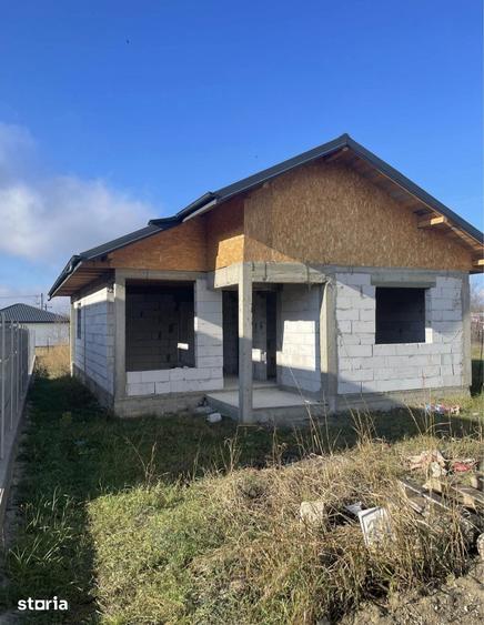 Casă cu 3 camere cu Teren 500 Mp în Popricani