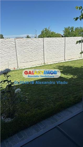 Casă cu 4 camere cu Garaj în Domnești