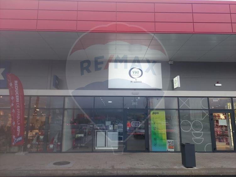 Spațiu comercial, de 89.690002441406 mp, în Nord