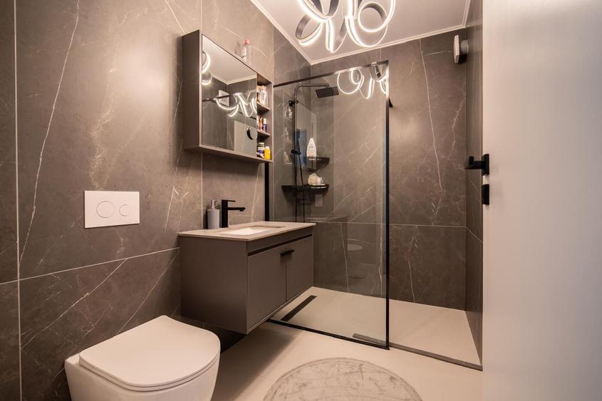 Duplex cu 8 camere cu Teren 400 Mp în Central