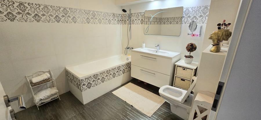 Apartament cu 4 camere decomandat în Km 4-5