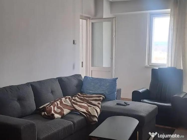 Apartament cu 3 camere decomandat în Frații Golești