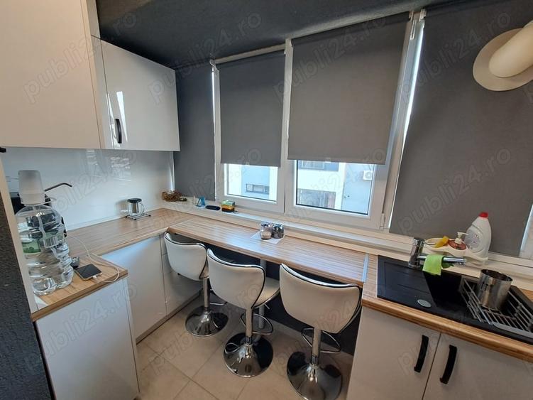 Apartament cu 3 camere decomandat în Roșu