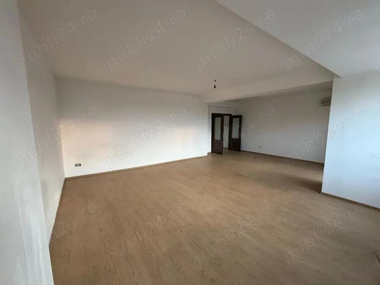 Spațiu comercial, de 520 mp, în Central