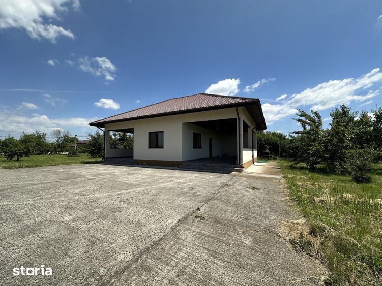 Casă cu 2 camere cu Teren 7310 Mp în Finta