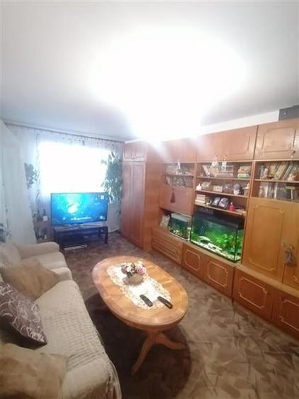 Apartament cu 3 camere decomandat în Complex Studențesc