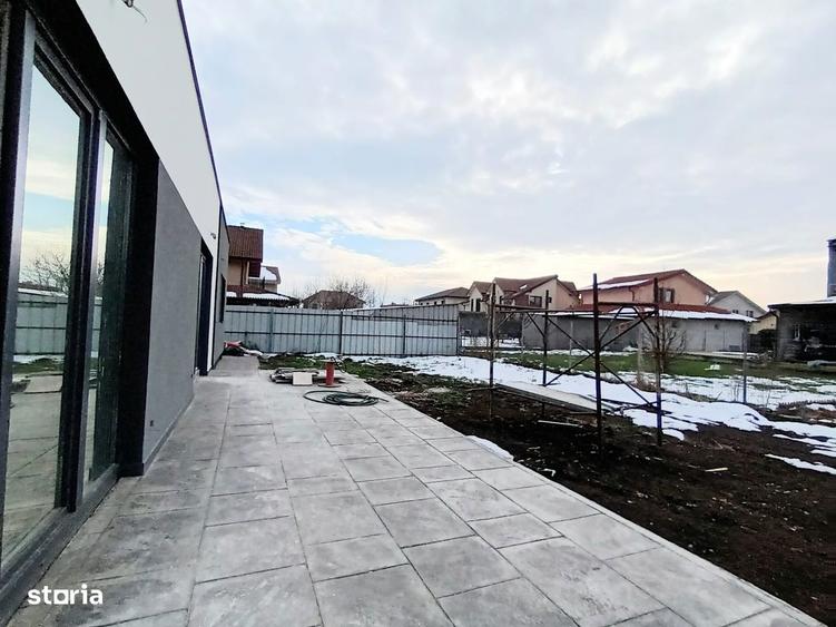 Casă cu 3 camere cu Teren 300 Mp în Dumbrăvița