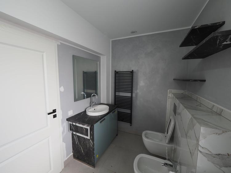 Casă individuală cu 6 camere cu Canalizare în Ghimbav