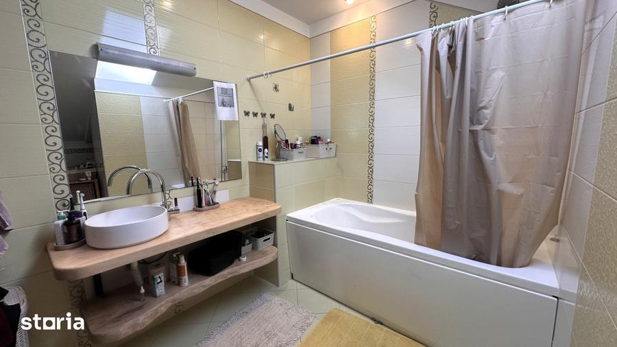 Casă cu 5 camere cu Teren 950 Mp în Șelimbăr