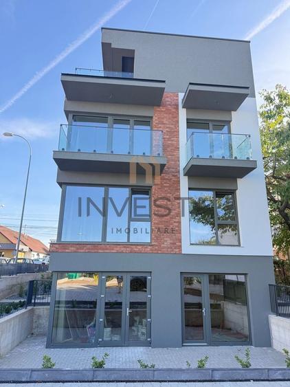 Apartament cu 4 camere semidecomandat în Între Lacuri