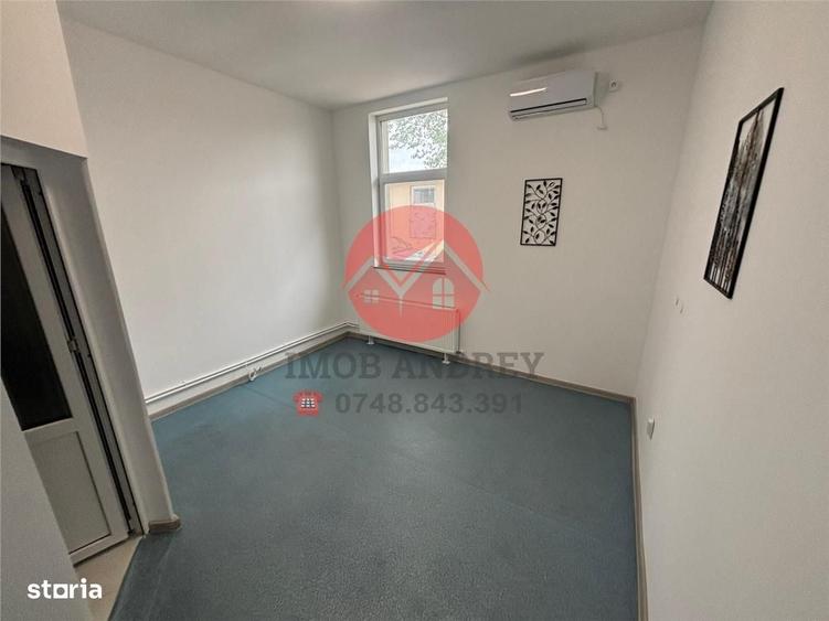 Casă cu 4 camere cu Teren 300 Mp în Central