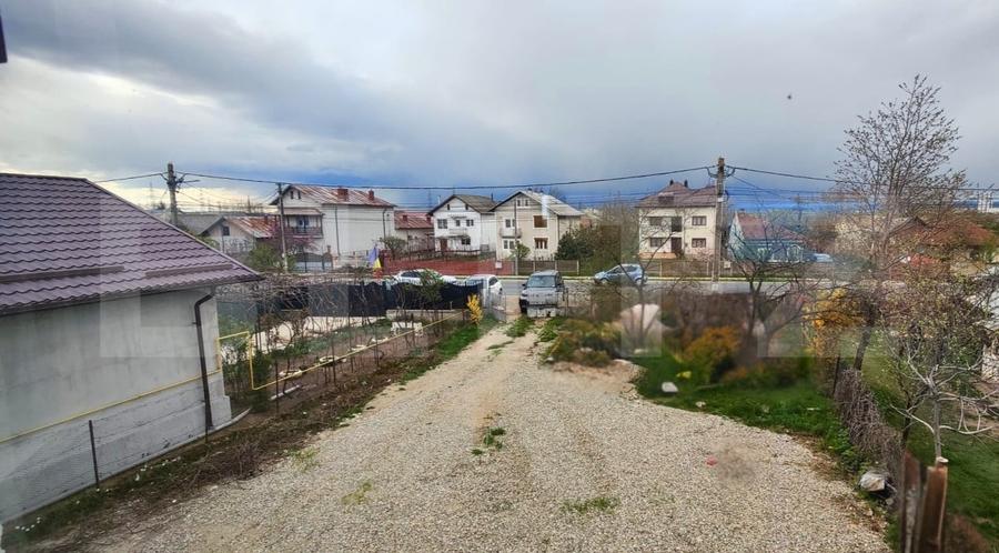 Casă individuală cu 15 camere cu Canalizare în Dumbrava