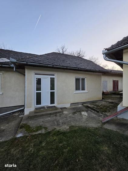 Casă cu 4 camere în Deleni