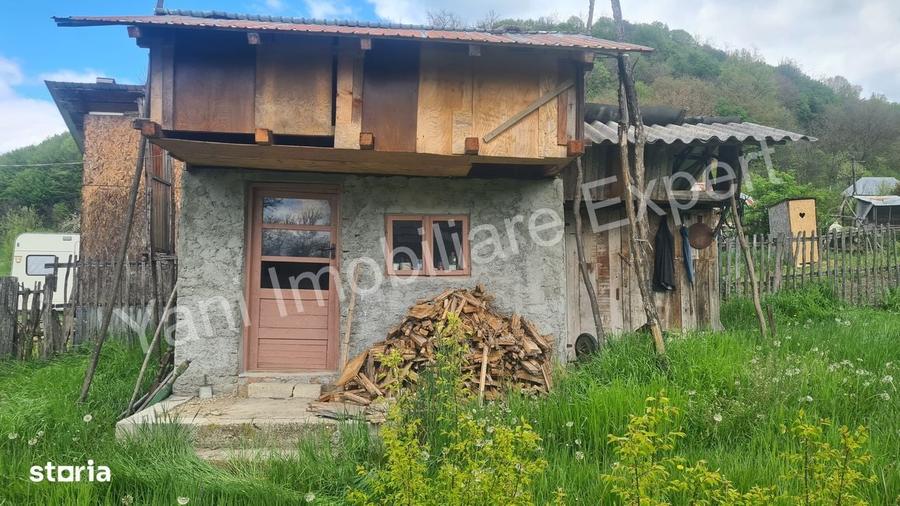Casă cu 2 camere cu Teren 685 Mp în Mălureni