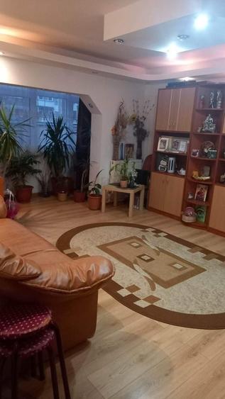 Apartament cu 4 camere decomandat în 2 Moldoveni