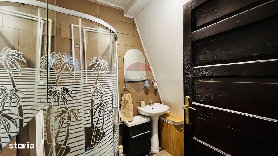 Casă cu 4 camere în Lăzăreni