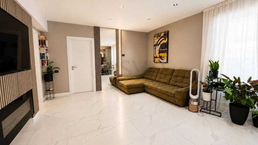 Apartament cu 3 camere semidecomandat, mobilat în Pipera