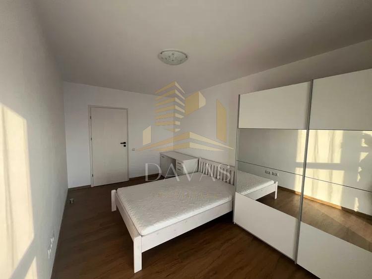 Apartament cu 3 camere semidecomandat, mobilat în Zorilor