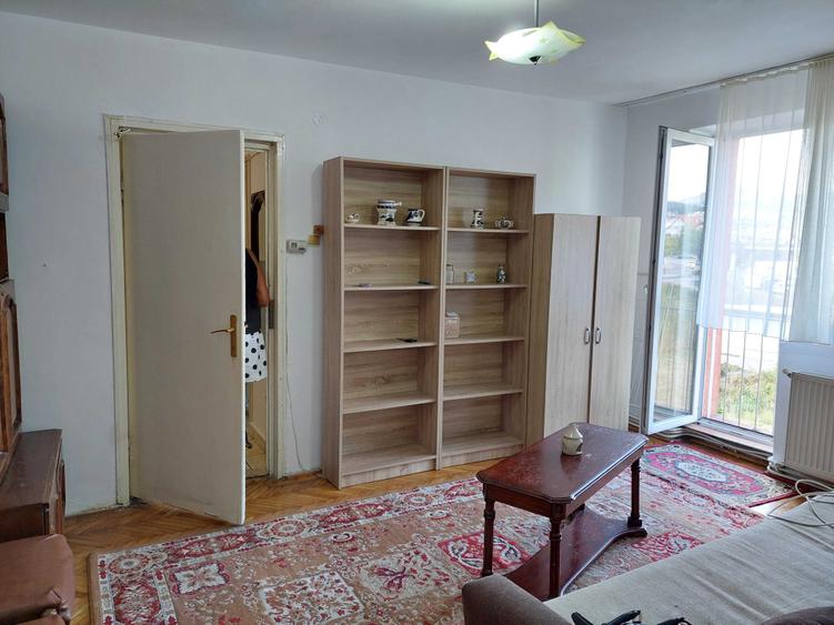 Apartament cu 2 camere semidecomandat în Petros