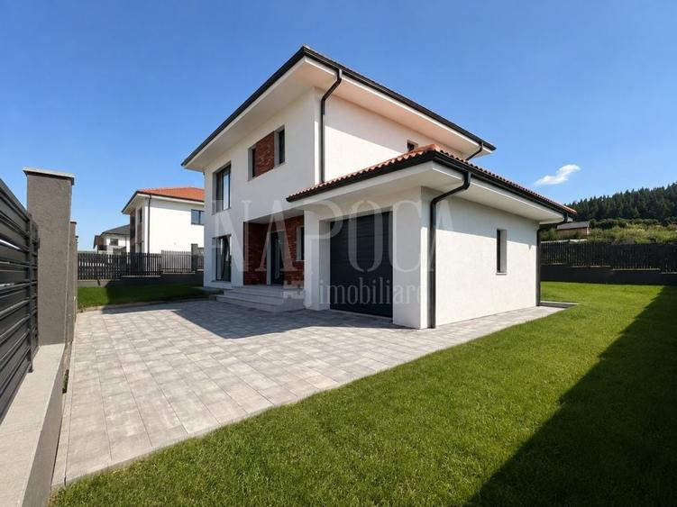 Casă individuală cu 5 camere cu Canalizare în Chinteni