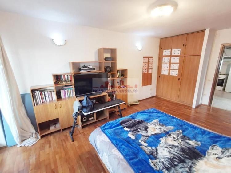 Apartament cu 3 camere decomandat în Banu Manta