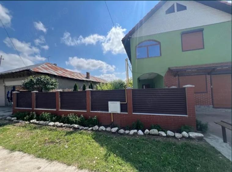 Casă cu Teren 999 Mp în Central