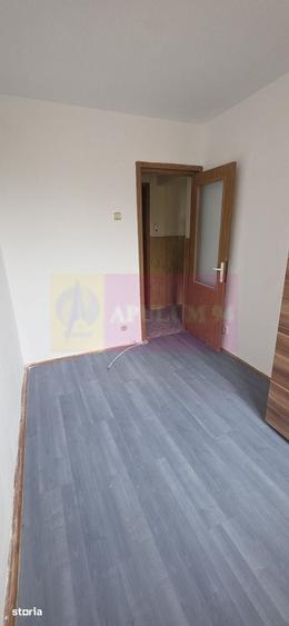 Apartament cu 3 camere semidecomandat în Ana Ipătescu