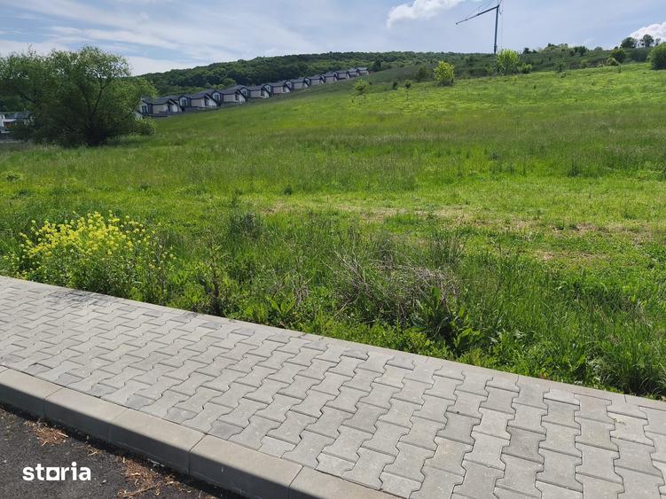 Teren de 577 mp, în Livezeni