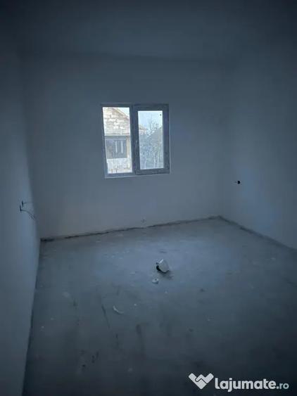 Casă cu 3 camere cu Teren 250 Mp în Lumina