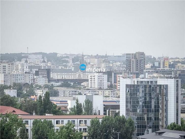 Apartament cu 4 camere decomandat în Semicentral