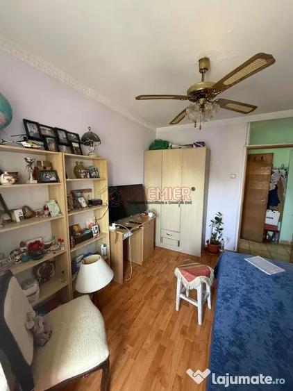 Apartament cu 4 camere semidecomandat în Berceni