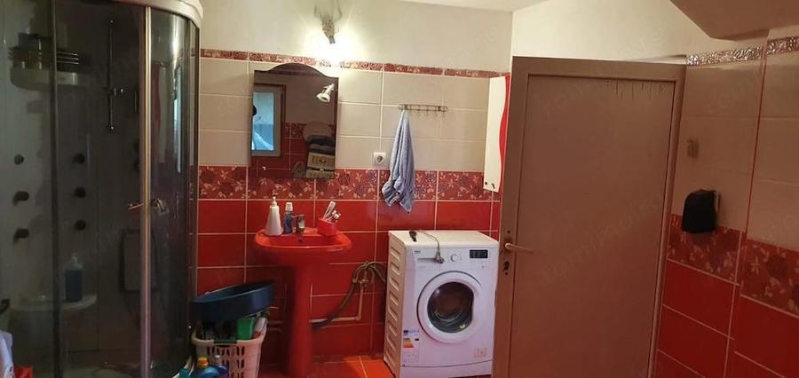 Casă cu 6 camere cu Teren 3887 Mp în Bâlta