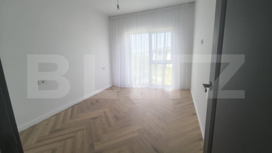Duplex cu 4 camere cu Canalizare în Bucium