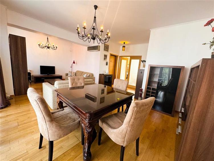 Apartament cu 3 camere decomandat, mobilat în Central