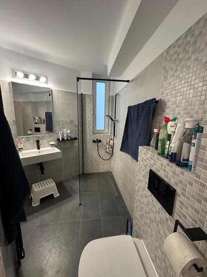 Apartament cu 3 camere semidecomandat în Unirii