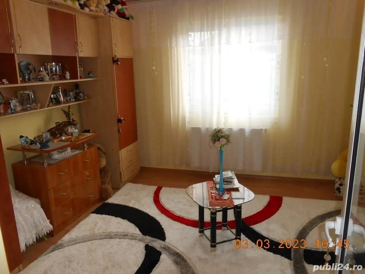 Casă cu 5 camere cu Teren 129 Mp în Lacu Dulce