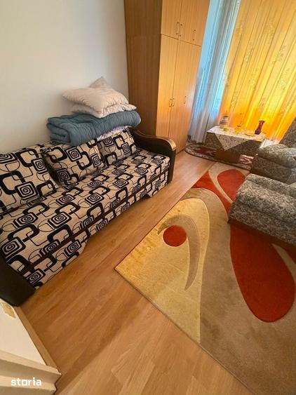 2 cam d 50 mp liber et 2/10 podu ros mob si utilat complet 400 euro - 5