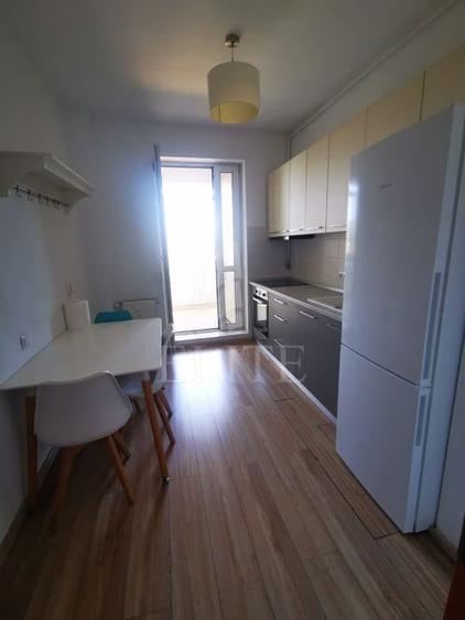 Apartament cu 2 camere semidecomandat, mobilat în Mărăști