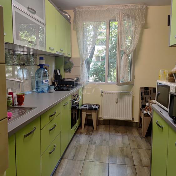 Apartament cu 4 camere decomandat, mobilat în Rahova