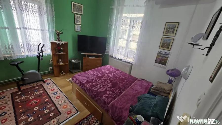 Apartament cu 5 camere decomandat în Armeneasca