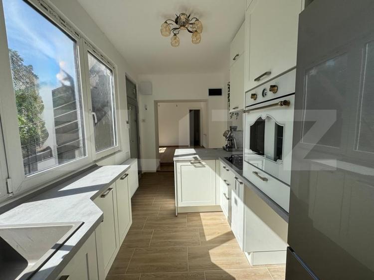 Apartament cu 3 camere semidecomandat în Semicentral