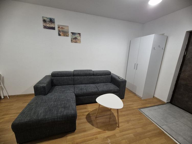 Apartament cu 2 camere semidecomandat în Florești