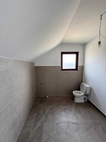 Casă cu 4 camere cu Teren 137 Mp în Sânpetru
