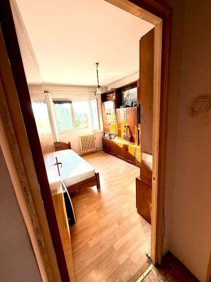 Apartament cu 4 camere decomandat în Eroii Revoluției