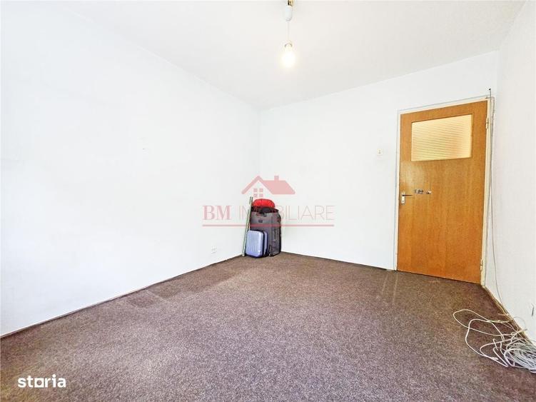 Apartament cu 4 camere decomandat în Drumul Taberei