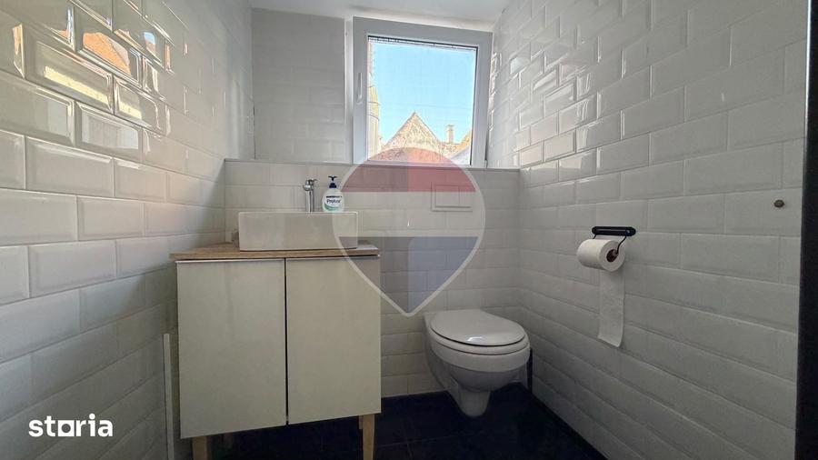 Spa?iu pentru birouri in Pia?a Sfatului | 65 mp | Etaj 1 - 2